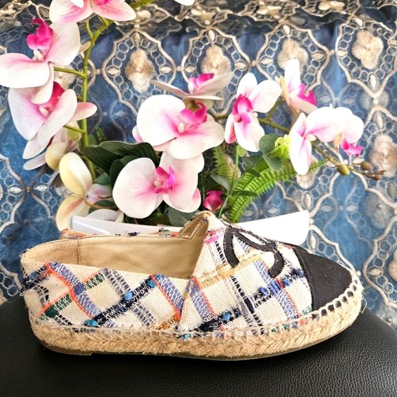 Authentic Chanel Tweed and grosgrain material size 6 - Picture 5 of 8